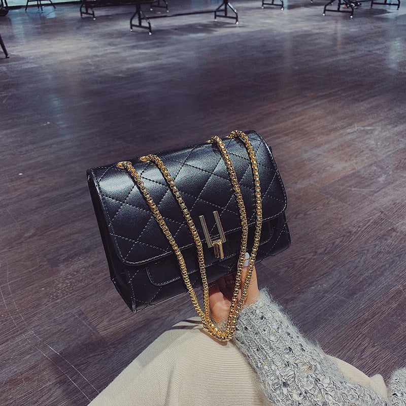 Bolso Acolchado con Cadena Dorada — Bandolera