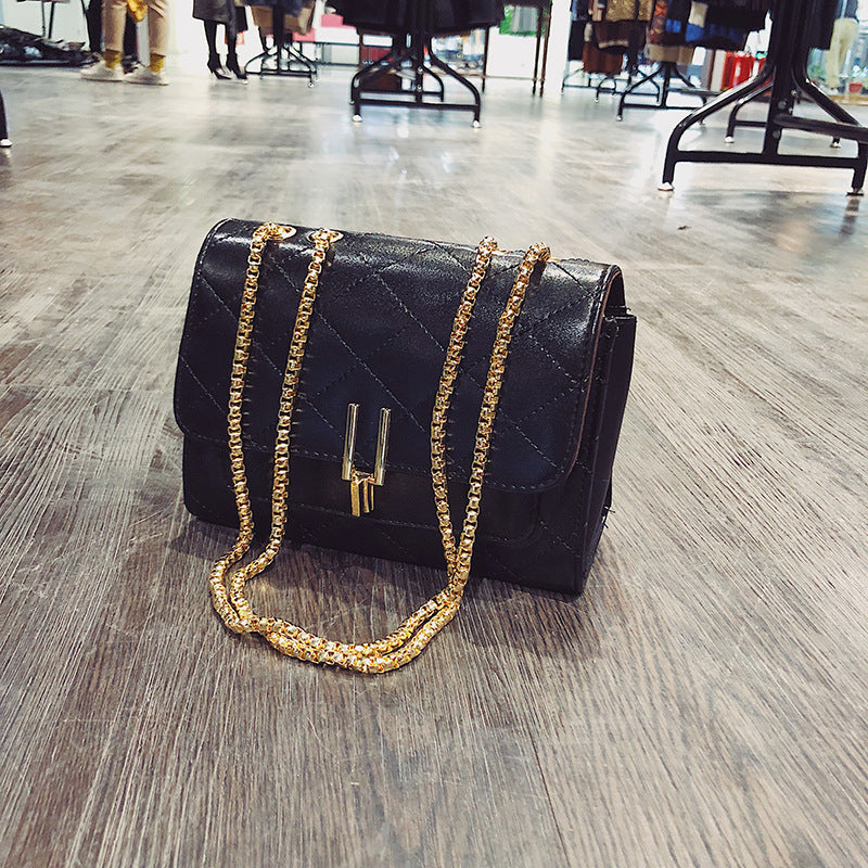 Bolso Acolchado con Cadena Dorada — Bandolera