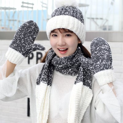 Set de Tres Piezas para Mujer: Gorro, Bufanda y Guantes