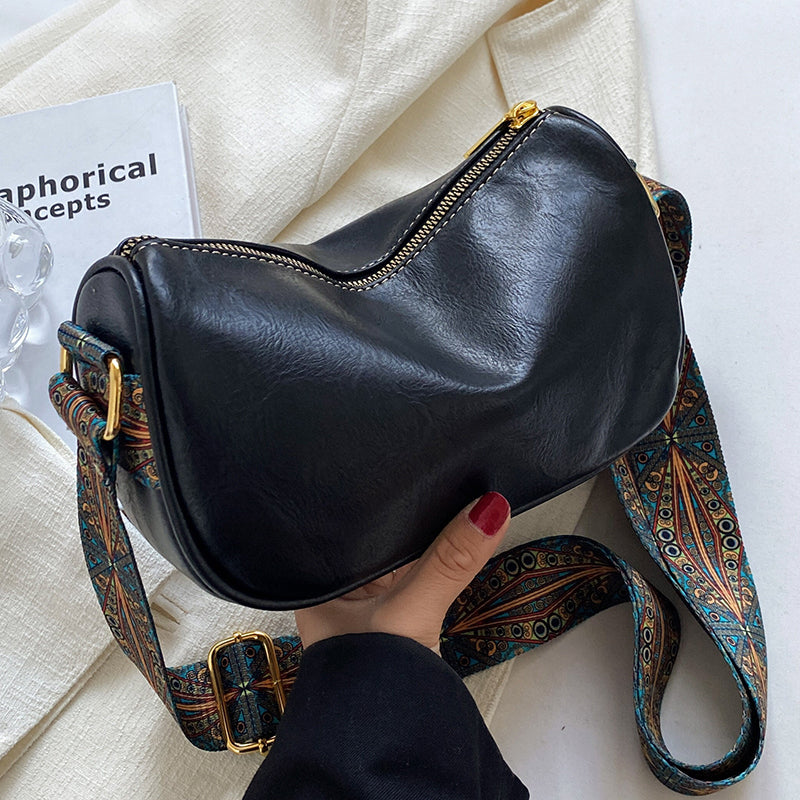 Bolso Dumpling de Hombro — Correa Estampada Ajustable